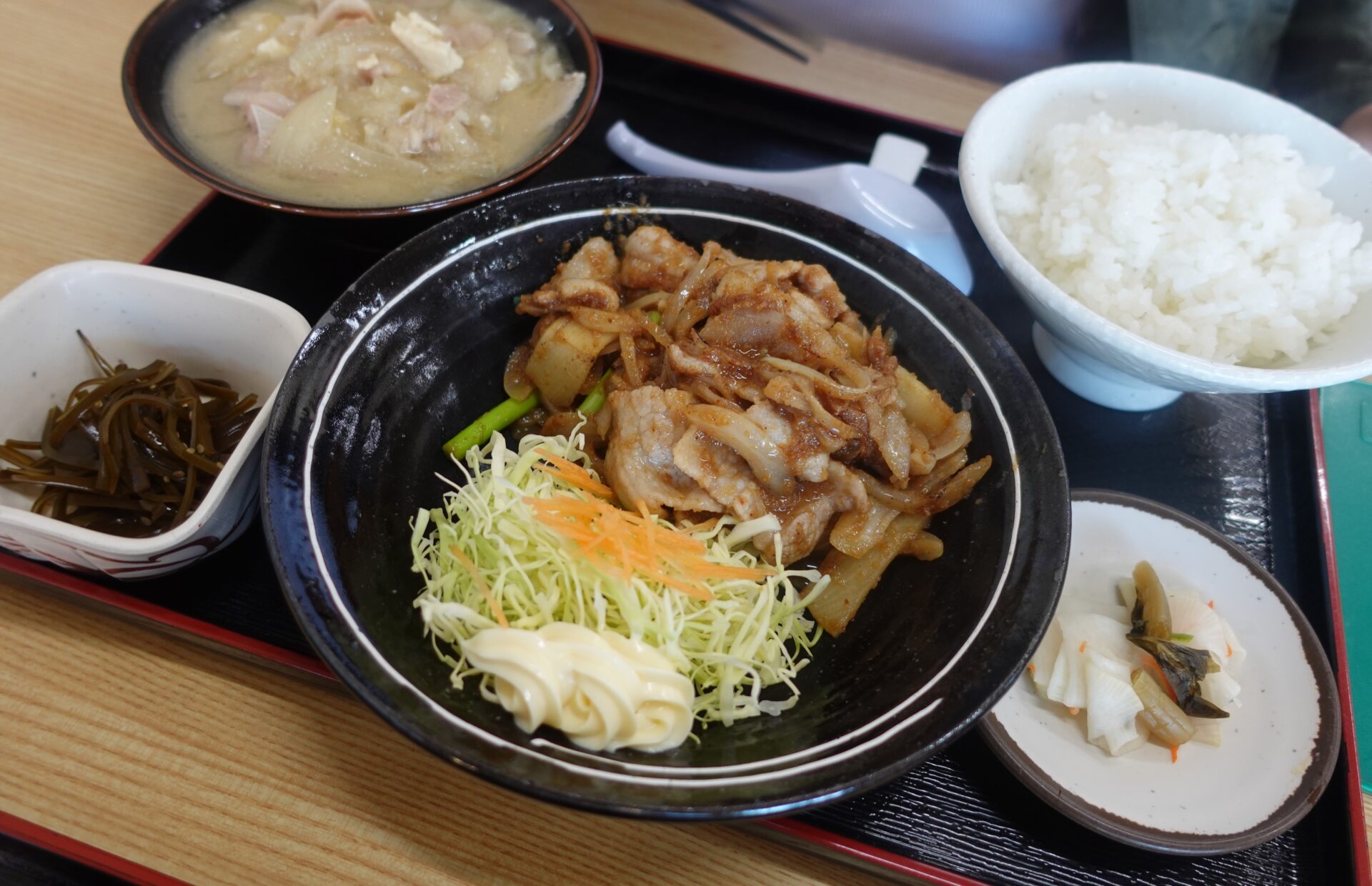 新潟県妙高市にある名店「とん汁たちばな」でとん汁定食と焼肉とん汁小盛セットを食べたよ！ | セナポン